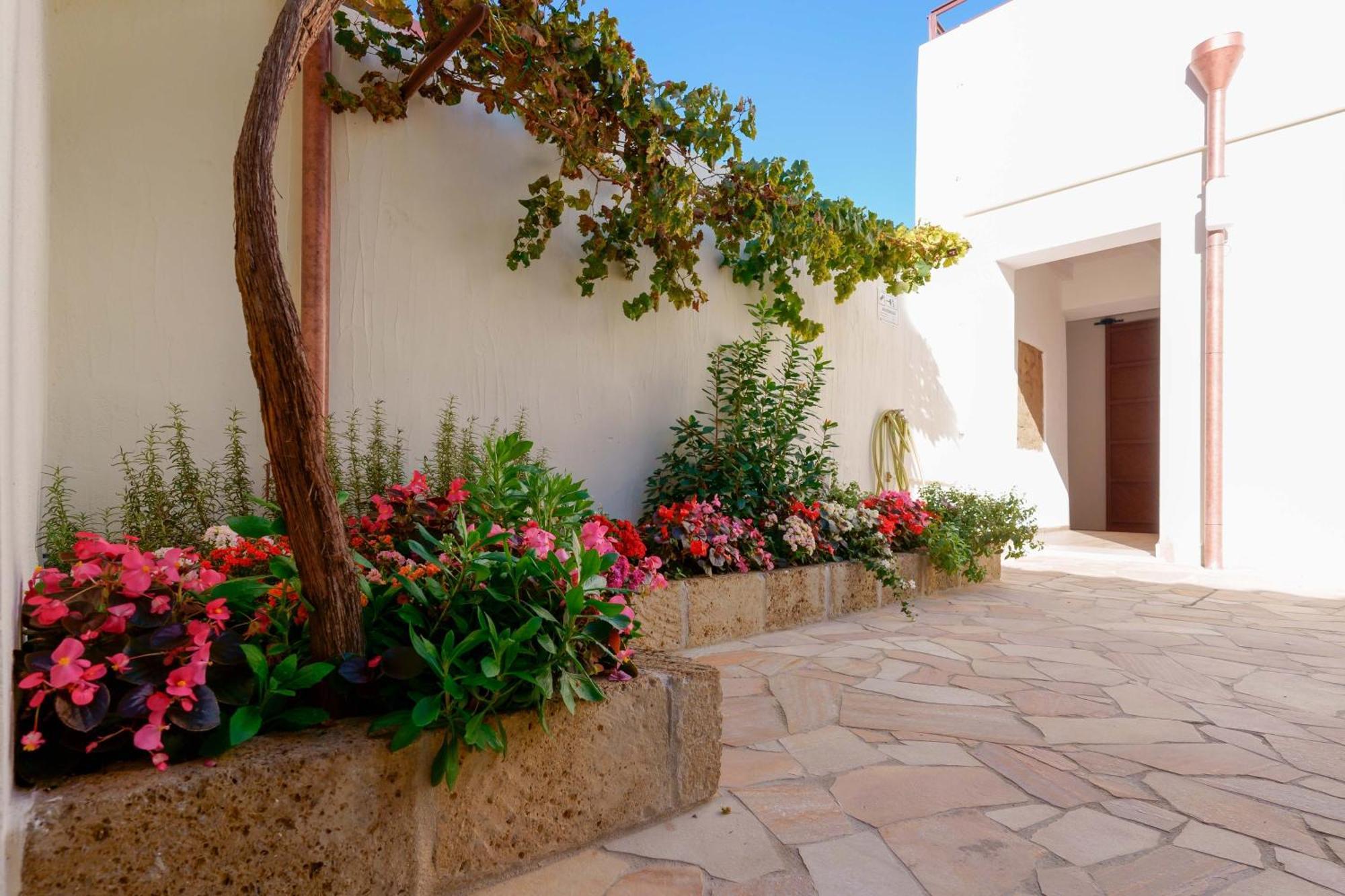 Guest House Deidda - Ts Rooms B&B San Sperate Exterior photo